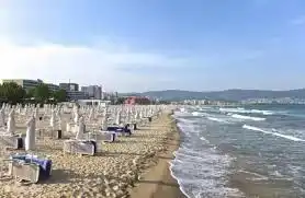 Het strand van de zwarte zee,daar waar SUNNY BEACH aan gelegen ligt !  ! Dit strand loopt door en kunt u oneindig wandelen van dorp naar dorp.