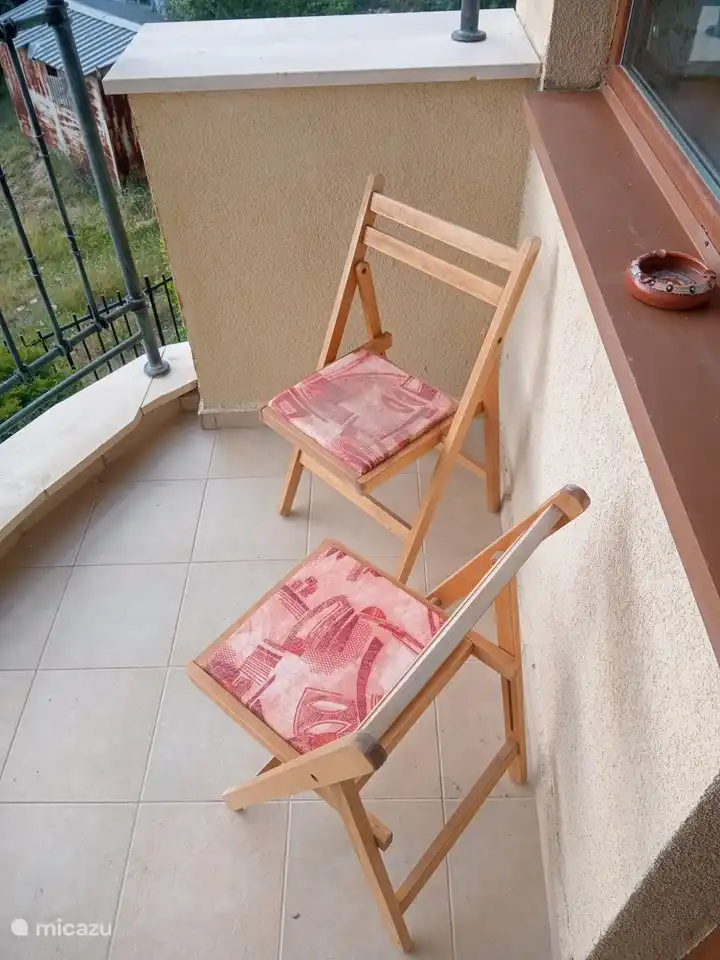 2 simpele zitjes om s'morgens lekker op het balkon te ontwaken met een bakje  koffie.