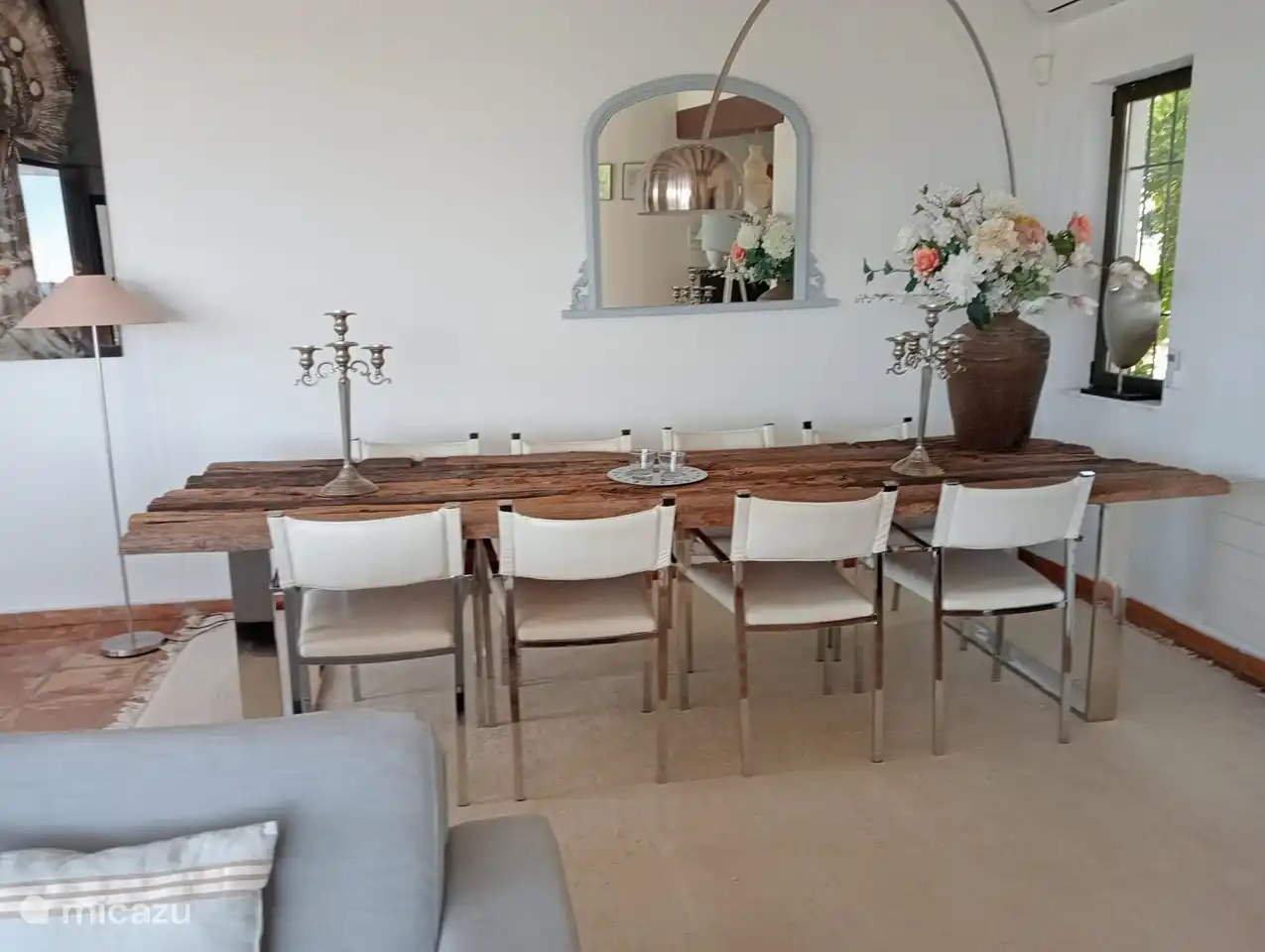 Coin repas 8 personnes salon