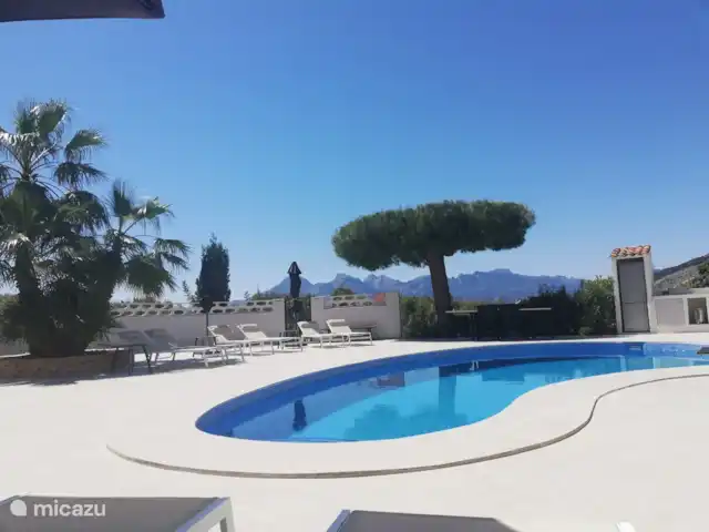 Gran villa de lujo con piscina privada. en España, Costa Blanca, Altea - villa Terraza junto a la piscina. 255m2.