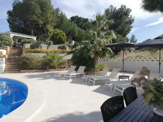 Gran villa de lujo con piscina privada. en España, Costa Blanca, Altea - villa 8 hamacas nuevas en la piscina.