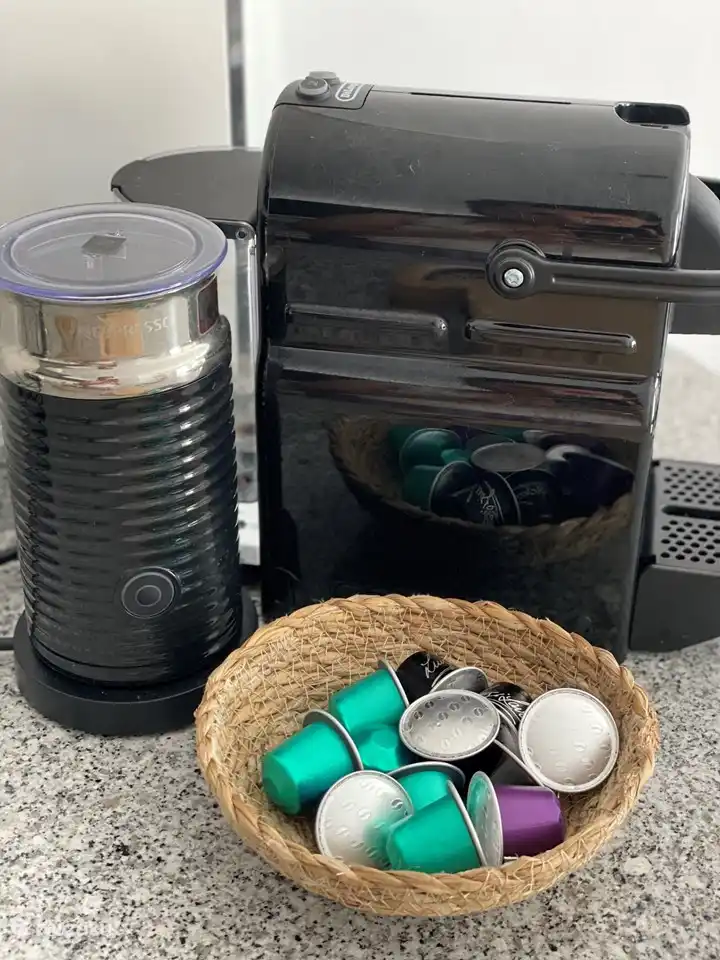 Machine à café (Nespresso) + mousseur