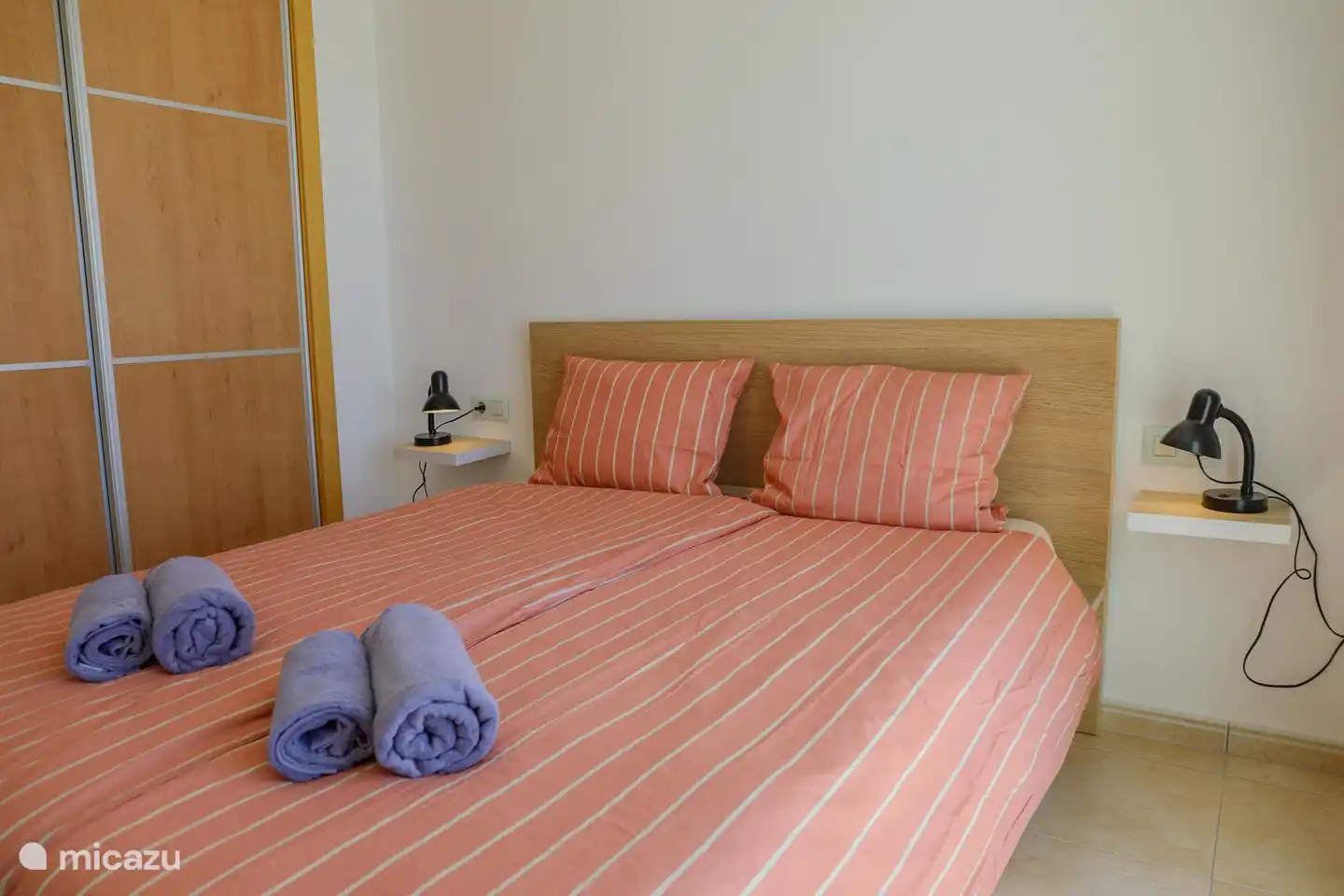 Schlafzimmer mit Doppelbett