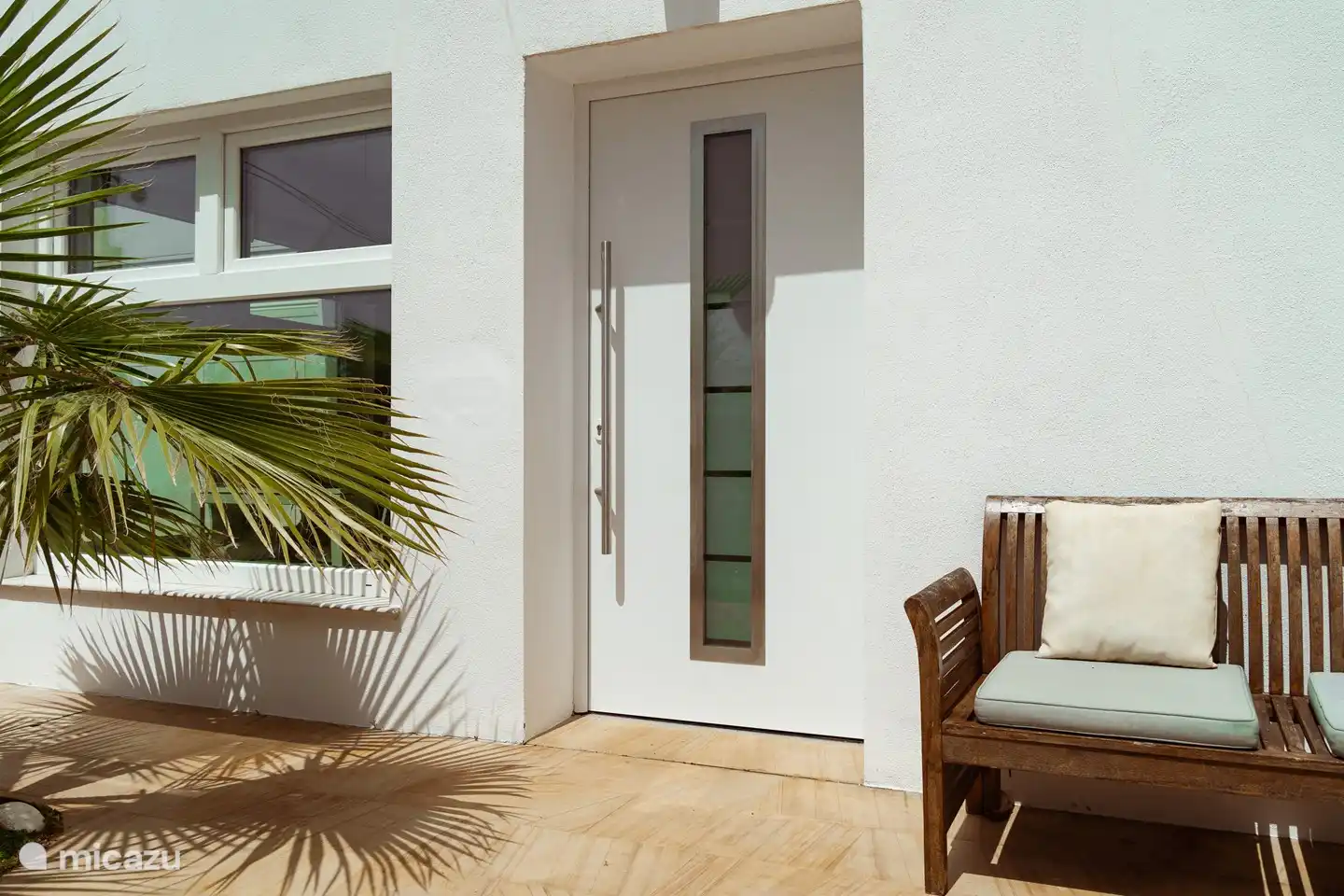 Peque&#241;o apartamento adyacente al edificio principal.