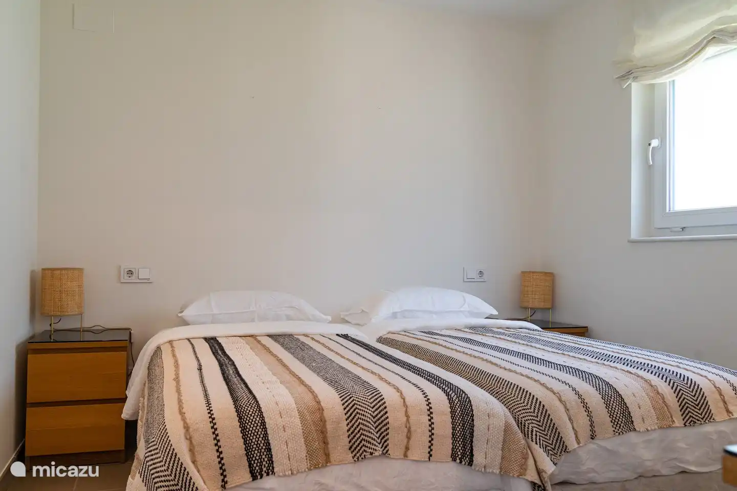 Dormitorio en el peque&#241;o apartamento.