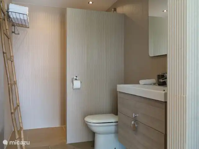 Villa Madrugada, Costabella en España, Costa del Sol, Marbella - villa Cuarto de baño en el pequeño apartamento.