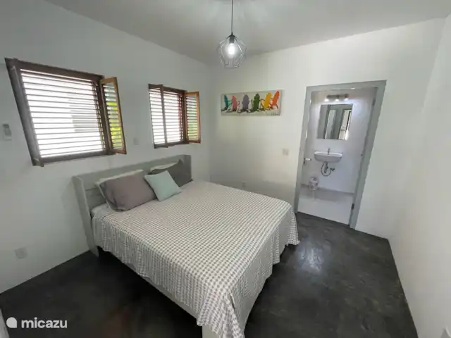 Ruim appartement dicht bij de zee huren in Curaçao, Banda Ariba (oost), Jan Thiel - appartement 2 ruime slaapkamers voorzien van een lekke bed en airco. Goede nachtrust gegarandeerd.