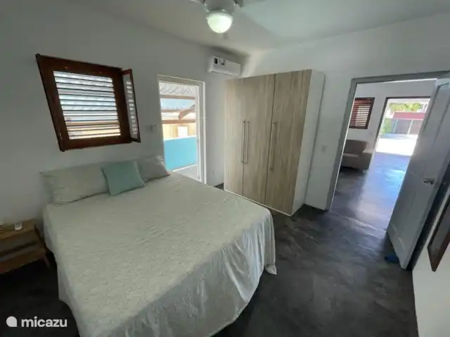 Ruim appartement dicht bij de zee huren in Curaçao, Banda Ariba (oost), Jan Thiel - appartement 2 ruime slaapkamers voorzien van een lekke bed en airco. Goede nachtrust gegarandeerd.