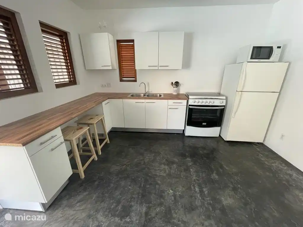 Amplia cocina esquinera totalmente equipada