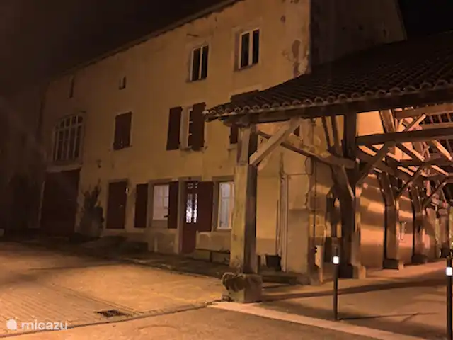 Gîte Marche | France, Haute-Saône, Vauvillers - appartement Le soir à côté de l’ancienne halle du marché