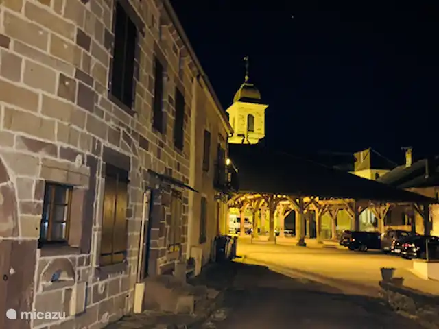 Gîte Marche | France, Haute-Saône, Vauvillers - appartement Les vieilles rues de Vauvillers le soir