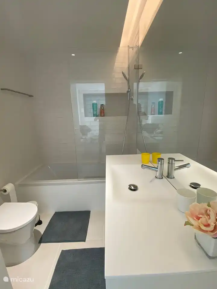 Badezimmer im Schlafzimmer 2