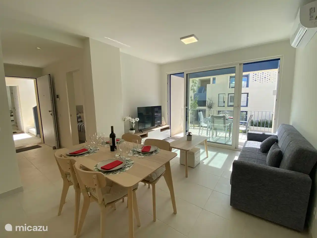 Wohnzimmer mit Essbereich