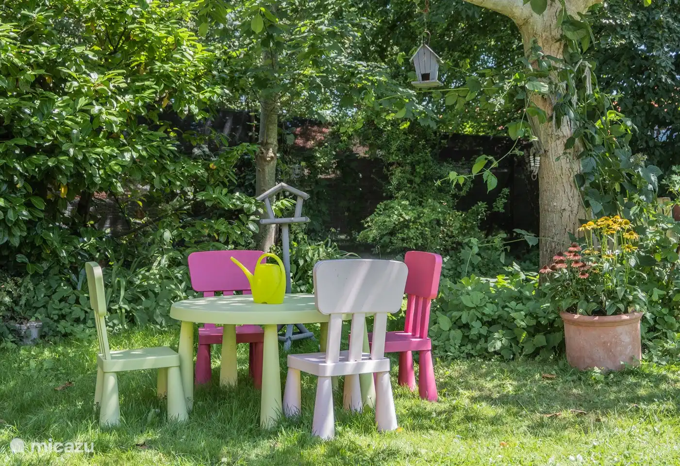sala de estar para niños en el jardín