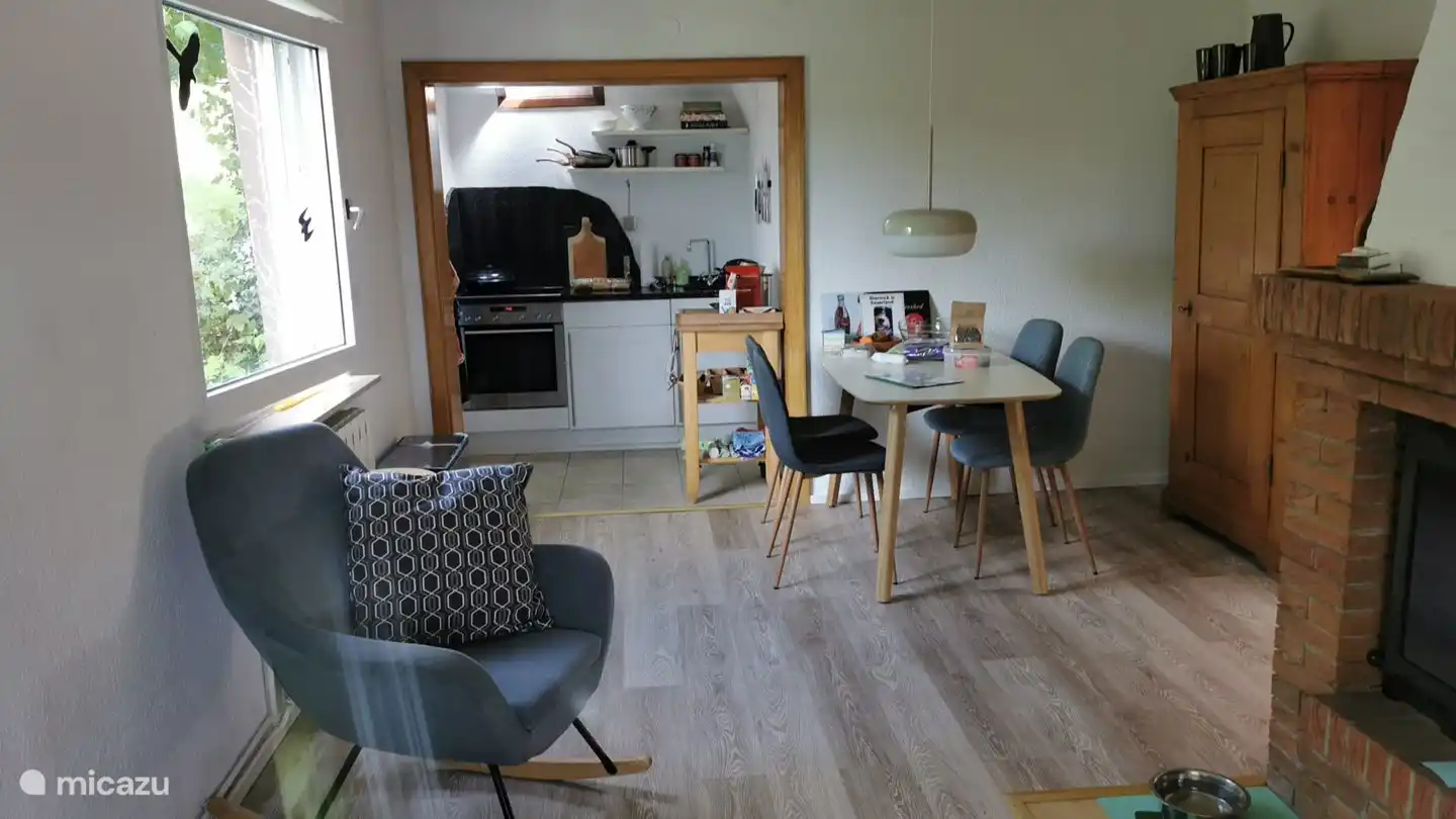 Angenehmer Essbereich mit bequemen Stühlen