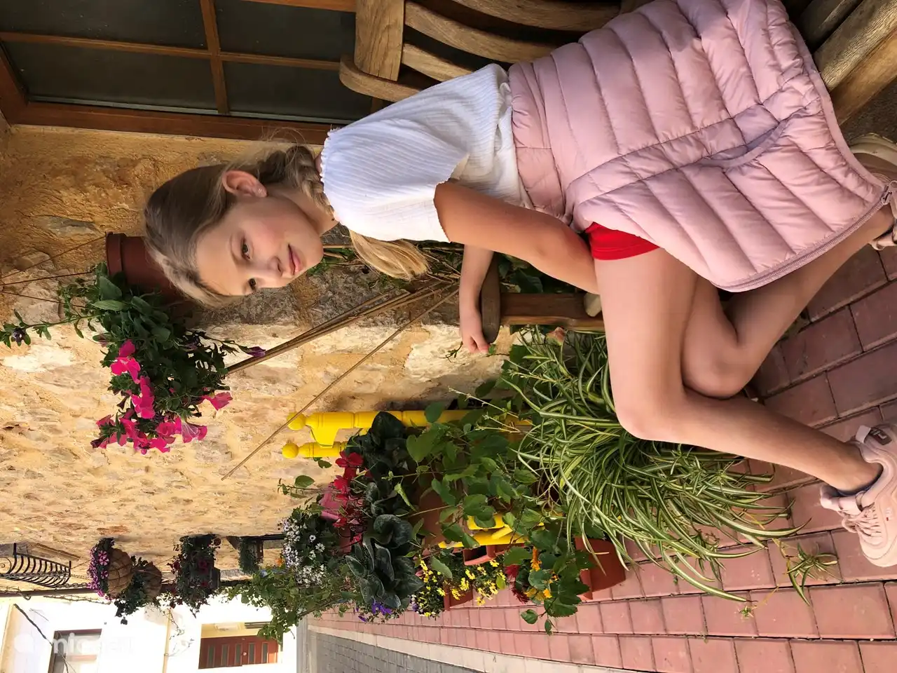 De straten in Lliber zijn zeer smal en met bloemen, zeer pittoresk