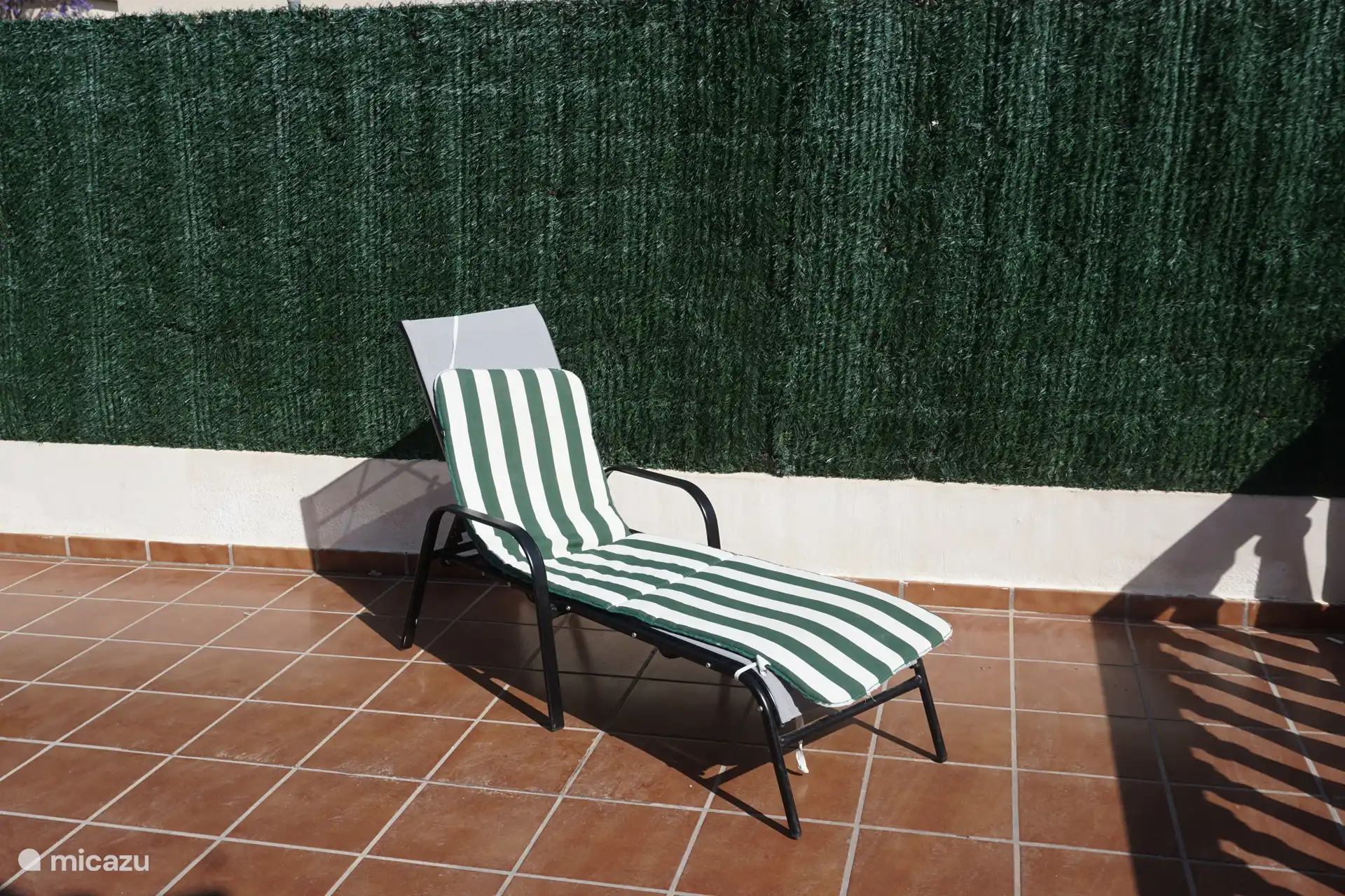 Sonnenliege im Garten