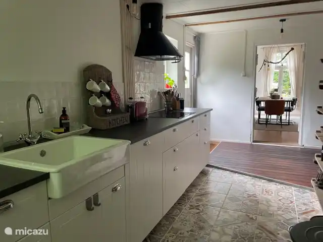 casa vacacional en Países Bajos, Barbante Septentrional, Molenschot – The Lazy Finch En la cocina está todo lo que desea encontrar para una buena comida o barbacoa.