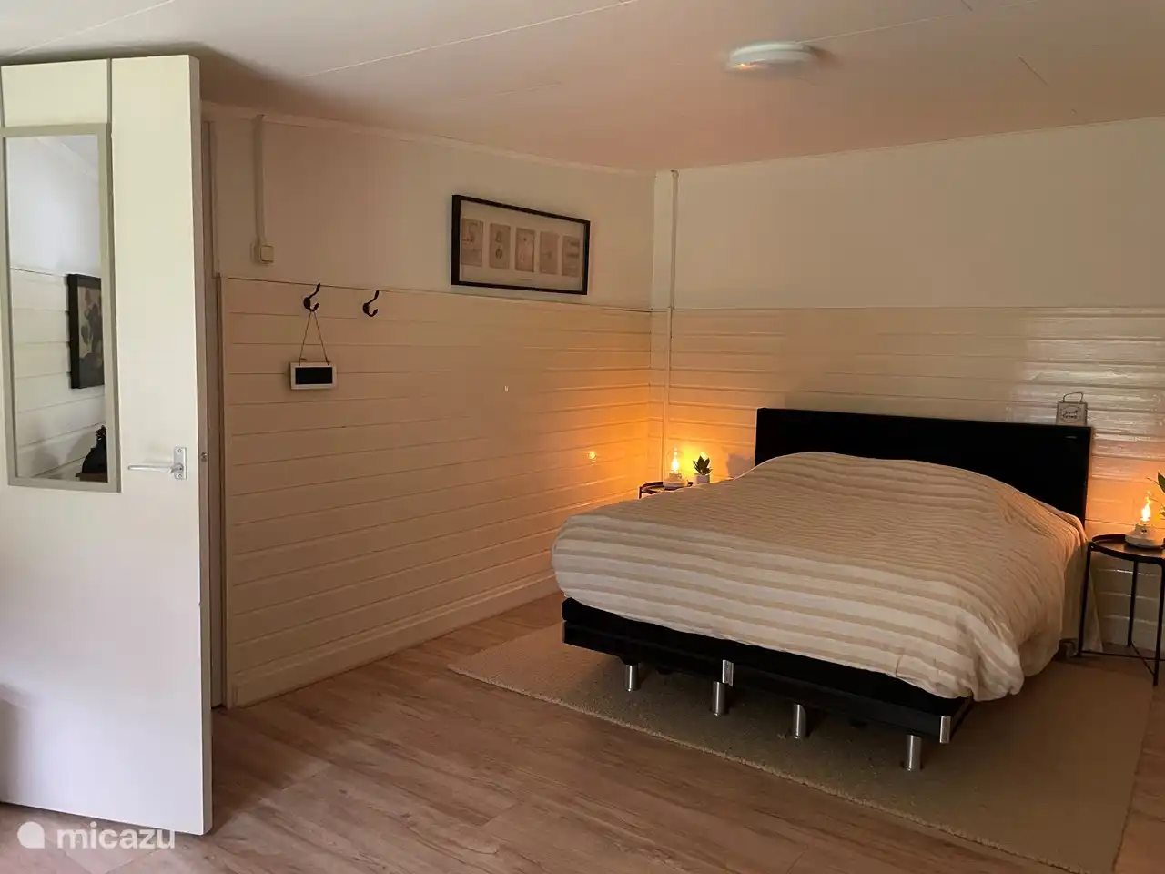 De slaapkamer met tweepersoonsboxspring met Emmamatras. 160x210. 