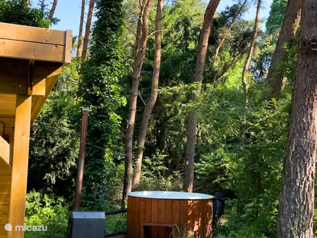 Woodhouse Eden en Países Bajos, Limburgo, Meijel - cabaña de madera Bañera de hidromasaje de leña