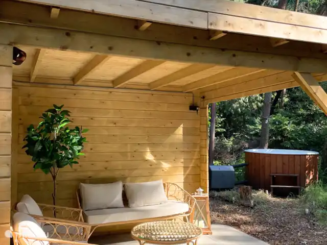 Woodhouse Eden en Países Bajos, Limburgo, Meijel - cabaña de madera Cubierto con jacuzzi