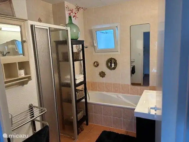 Badezimmer im Erdgeschoss.