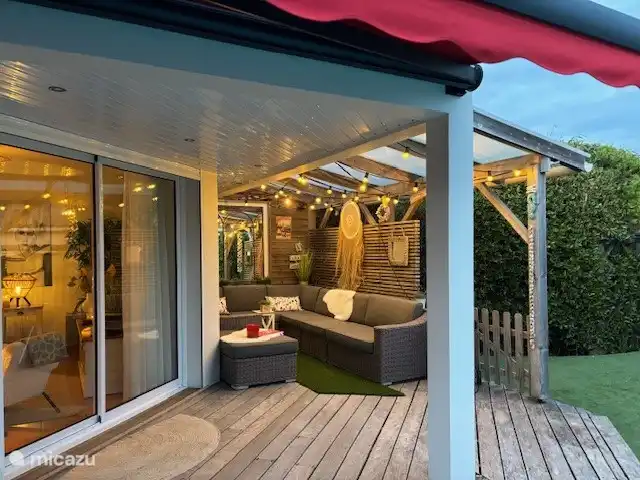 Schöne Veranda, hier kann man fast Tag und Nacht draußen sitzen