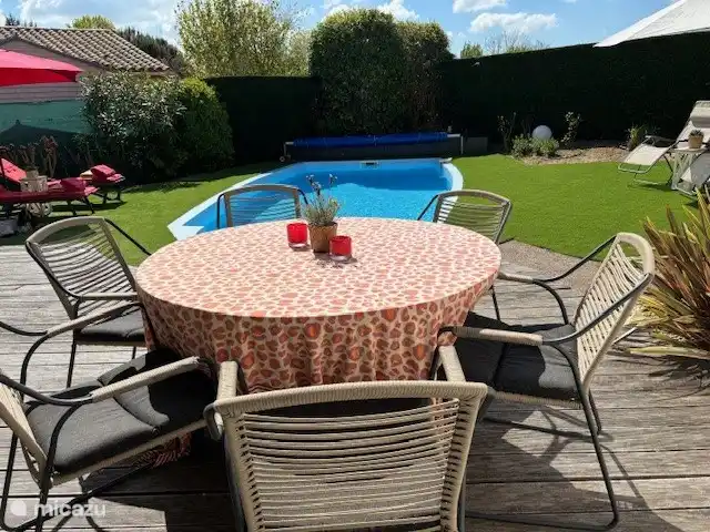 Sessel oder Essbereich im Freien, so gemütlich!