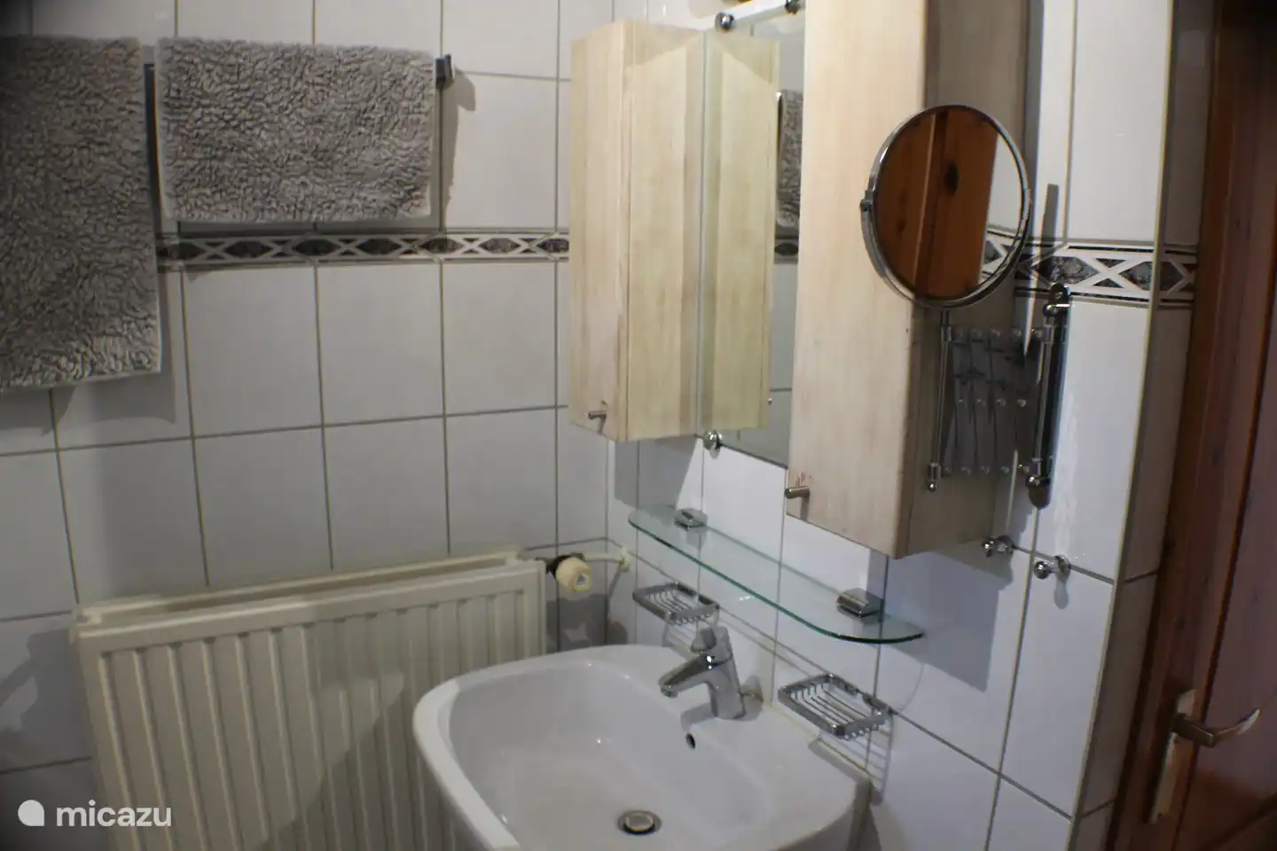 bathroom with sink