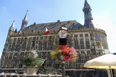 Aix-la-Chapelle / Aix-la-Chapelle