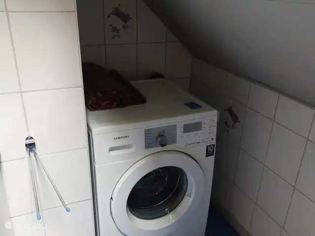 Papillons | Pays-Bas, Limbourg, Simpelveld - maison de vacances La machine à laver est située dans la salle de bain. Un étendoir à linge est également disponible, ainsi qu'une planche et un fer à repasser.