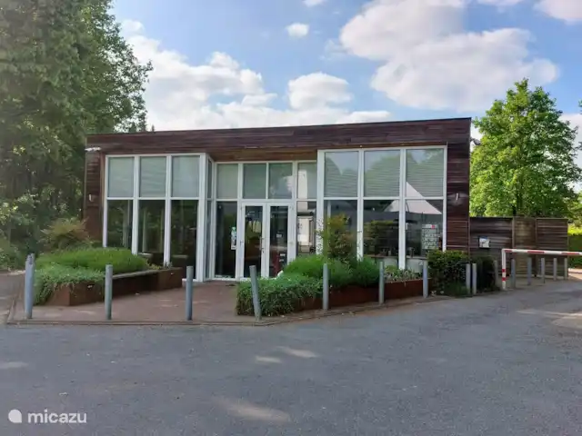 Papillons | Pays-Bas, Limbourg, Simpelveld - maison de vacances L’accueil du parc. C’est là que vous pouvez récupérer les clés. Arriver plus tard n’est pas non plus un problème, puis les clés vont dans un coffre-fort. Info via le propriétaire/propriétaire.