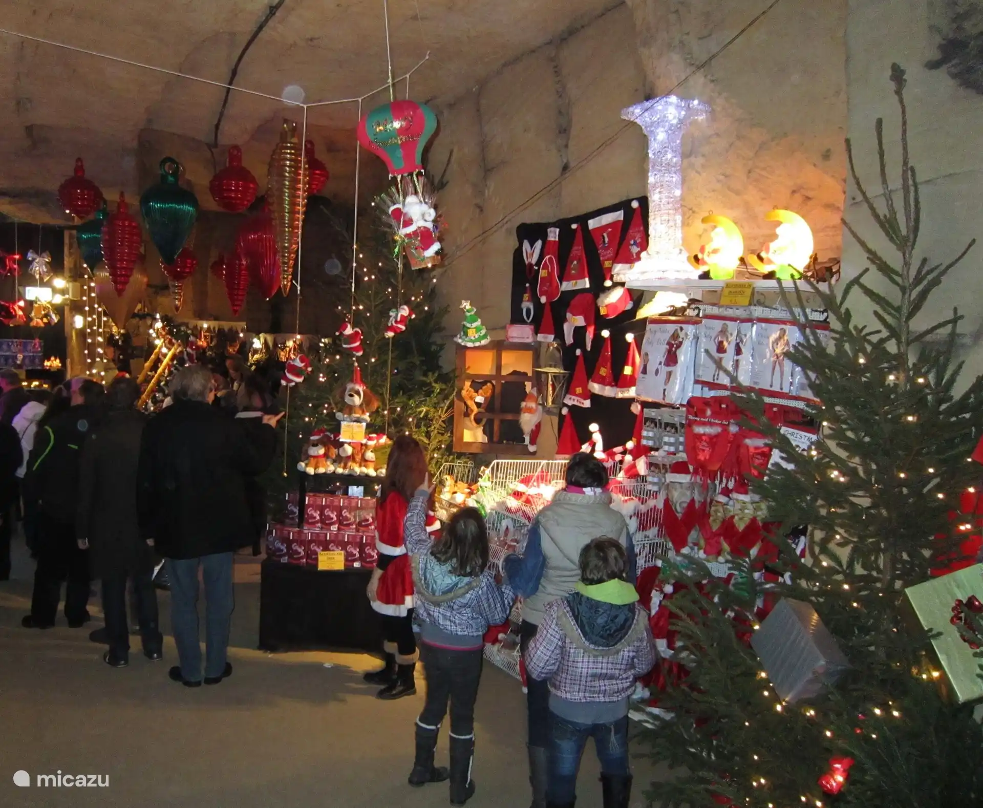 Christmas markets in the caves of Valkenburg; Rain or shine, always atmospheric! 