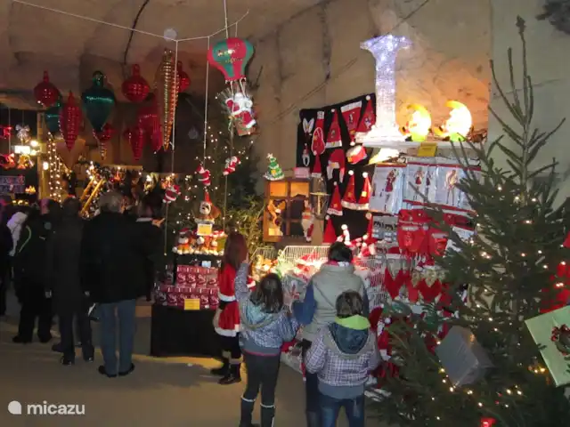 Papillons | Pays-Bas, Limbourg, Simpelveld - maison de vacances Marchés de Noël dans les grottes de Valkenburg ; Qu’il pleuve ou qu’il vente, toujours atmosphérique !