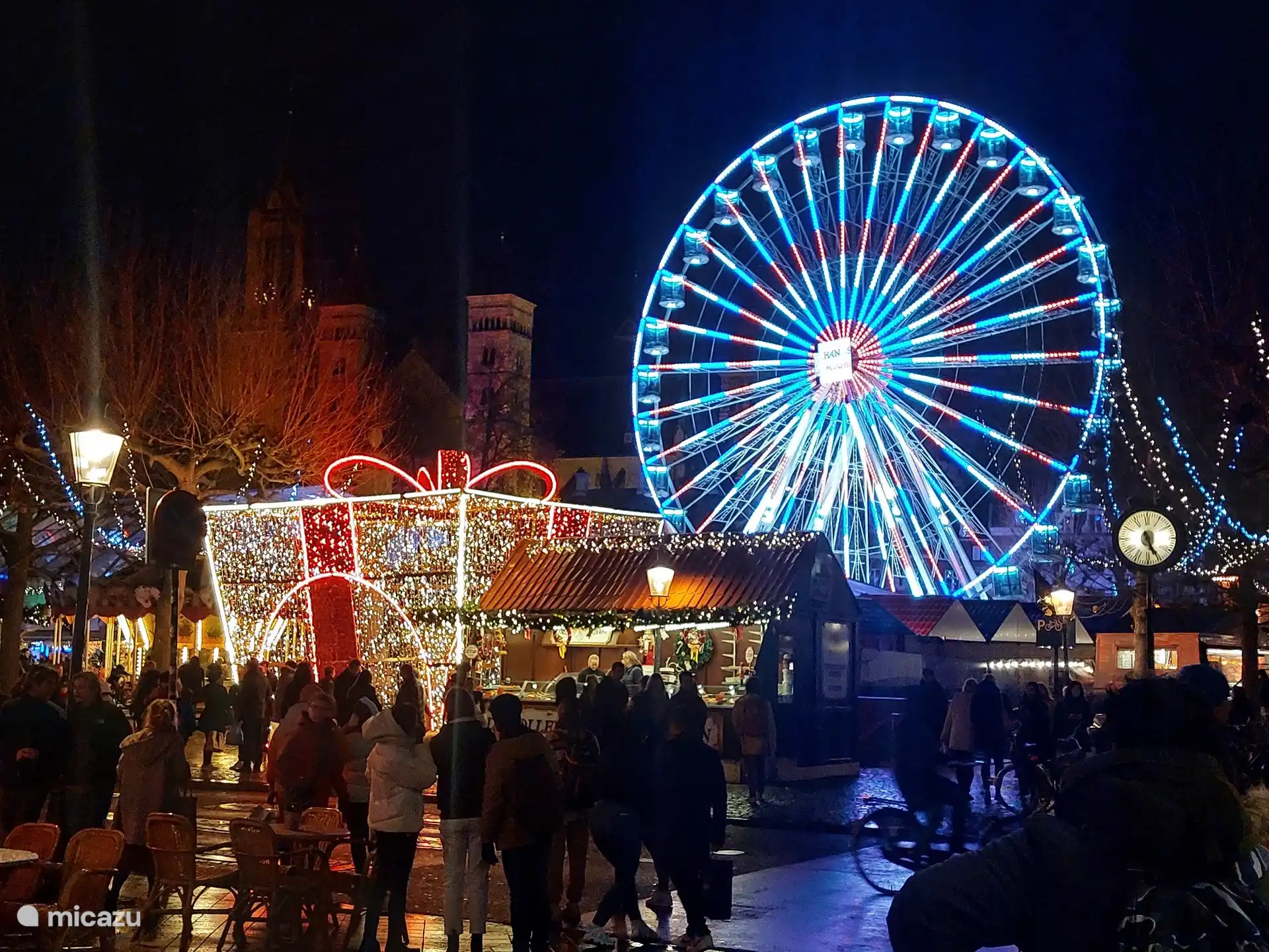 Maastricht Christmas market, nice stalls, the Ferris wheel and often also an ice skating rink. 