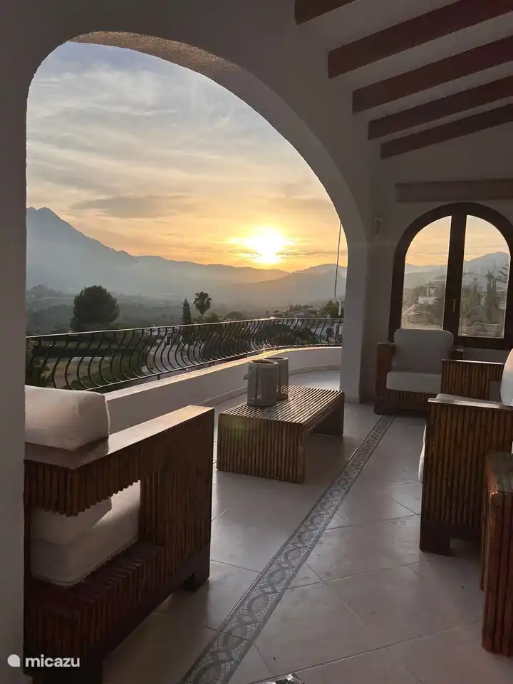 Lounge-Balkon anzeigen