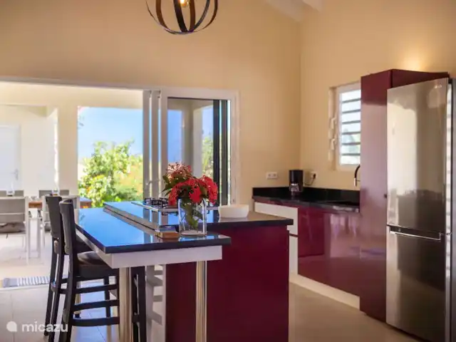 La retraite du gouverneur | Curaçao, Banda Abou (ouest), Fontein - villa La cuisine spacieuse et bien équipée répond à tous les besoins.
novembre 2024