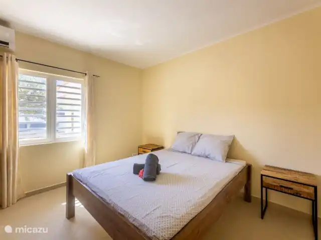 La retraite du gouverneur | Curaçao, Banda Abou (ouest), Fontein - villa La deuxième chambre est meublée d’un grand lit et d’une armoire spacieuse. La salle est bien sûr climatisée
novembre 2024