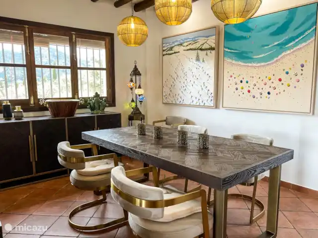 Villa Los Arrendajos, Montefrío, huren in Spanje, Andalusië, Montefrio - villa eetplaats met luxe stoelen