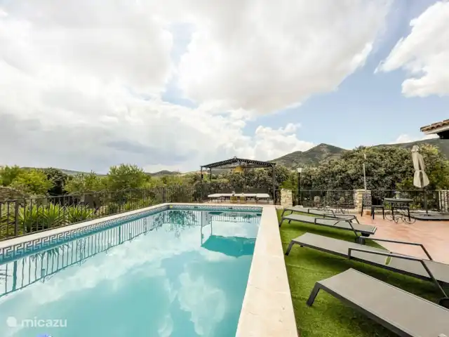 Villa Los Arrendajos, Montefrío, huren in Spanje, Andalusië, Montefrio - villa alles binnen de omheinde tuin