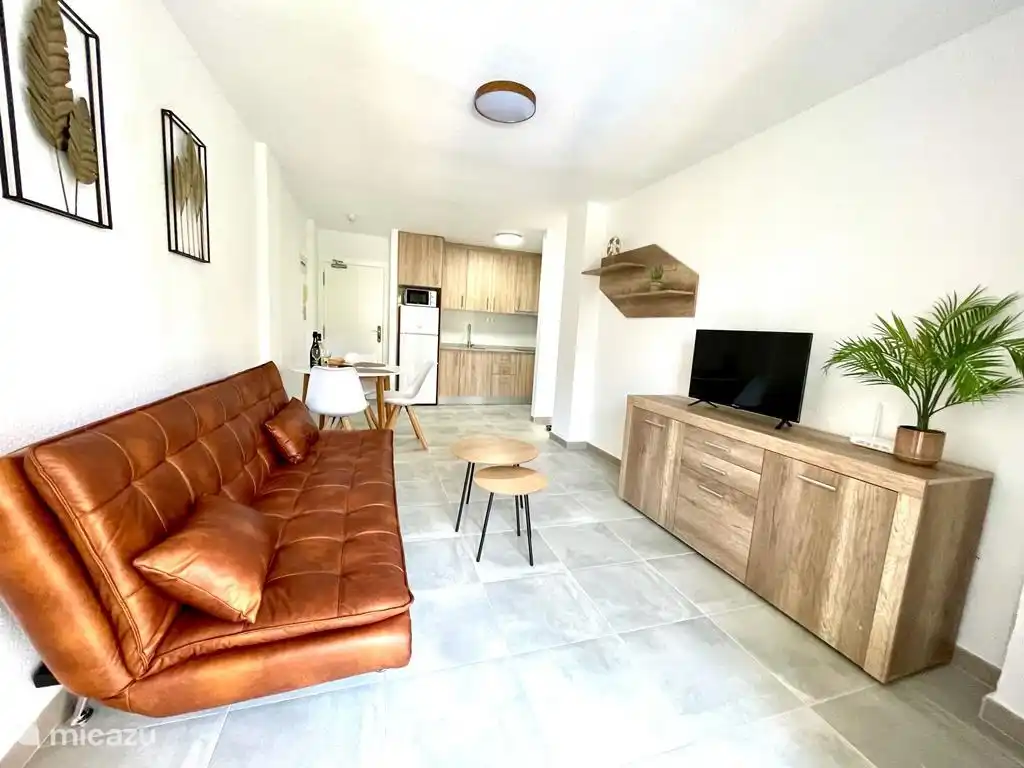 Salon moderne avec nouvel intérieur.