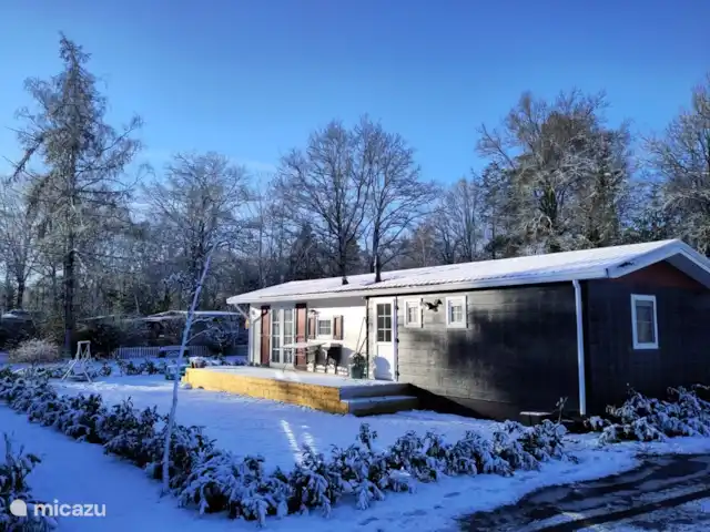 Location de Vacances Pays-Bas, Gueldre, Gorssel, chalet - Herbie vue arrière avec de la neige