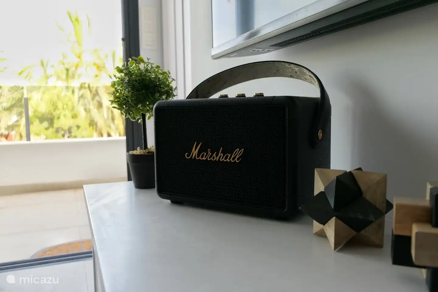 Caja Bluetooth, se puede conectar a su teléfono o tableta.