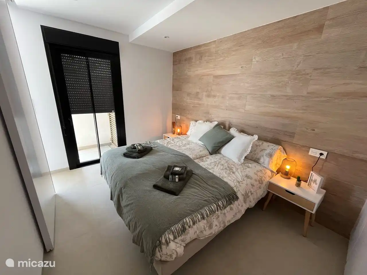 Cuarto de huéspedes.
Tiene aire acondicionado y amplios armarios.