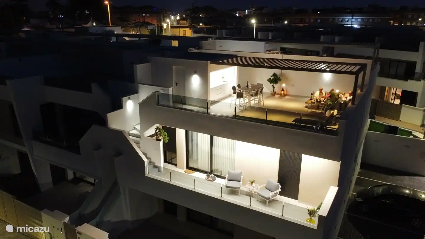 Ático del Sol de noche.