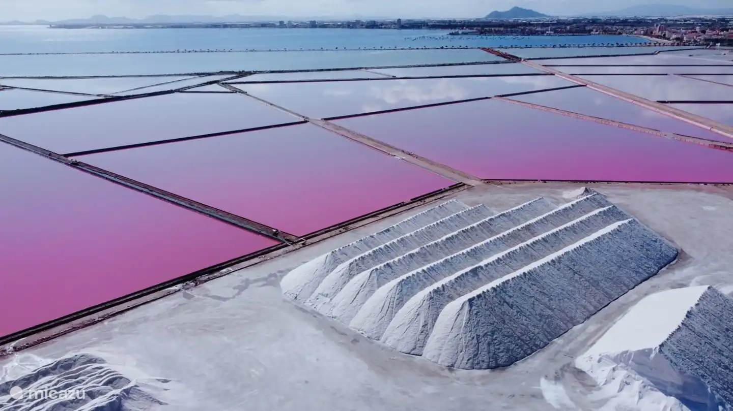 Lagos salados. A 4 minutos en coche de nuestro apartamento.