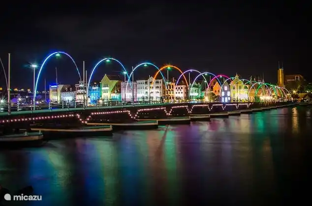 Pontjesbrug in Willemstad in the evening