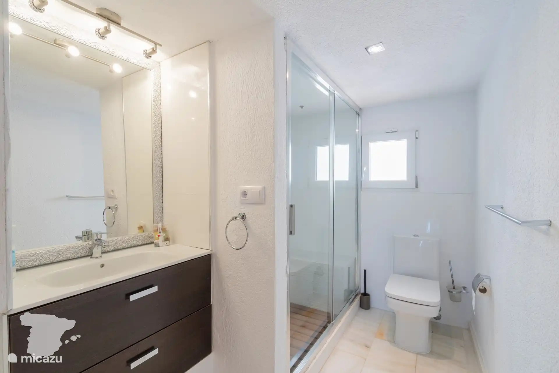 Ensuite-Badezimmer in Schlafzimmer 3