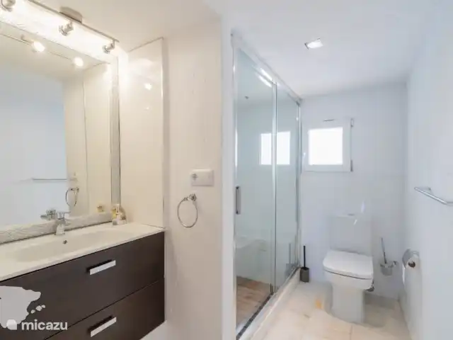 Villa Paraguana huren in Spanje, Costa Blanca, Cumbre del Sol - villa Ensuite badkamer bij slaapkamer 3
