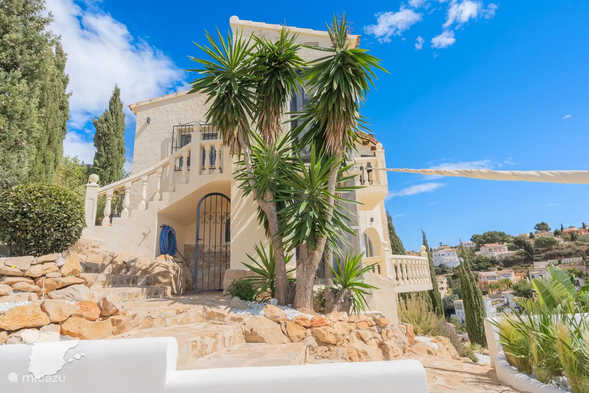 Seitenansicht der Villa